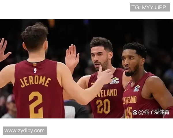 凯尔特人主场迎战骑士争夺东部季后赛关键胜利的精彩对决 凯尔特人主场迎战骑士争夺东部季后赛关键胜利的精彩对决